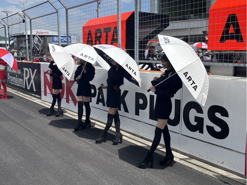 SUPER GTのチーム「ARTA」にてSPACECOOL日傘採用